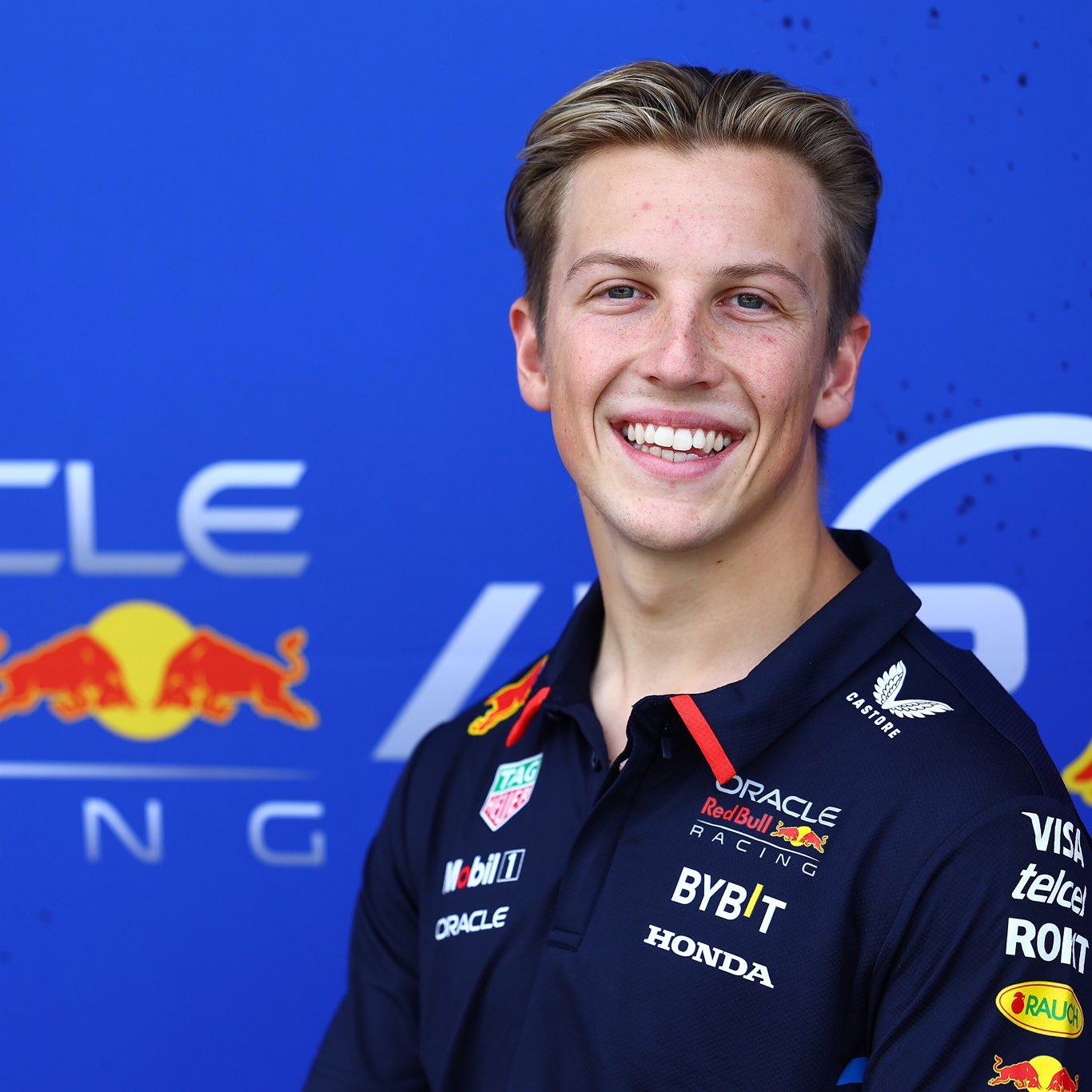 红牛二队险胜哈斯车队,佩雷兹带队取胜 红牛二队险胜哈斯车队,佩雷兹带队取胜