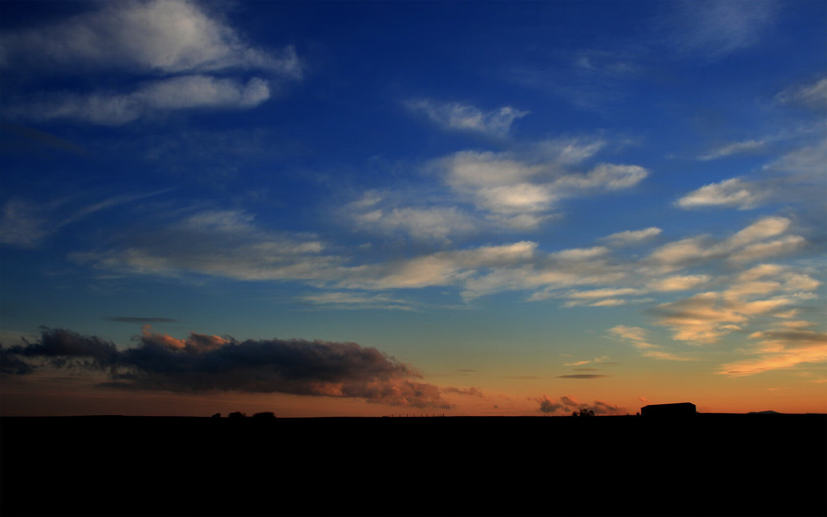 利刃出鞘，弗拉霍维奇撕裂防线，个人英雄主义如何主宰现代足球的精密机器？