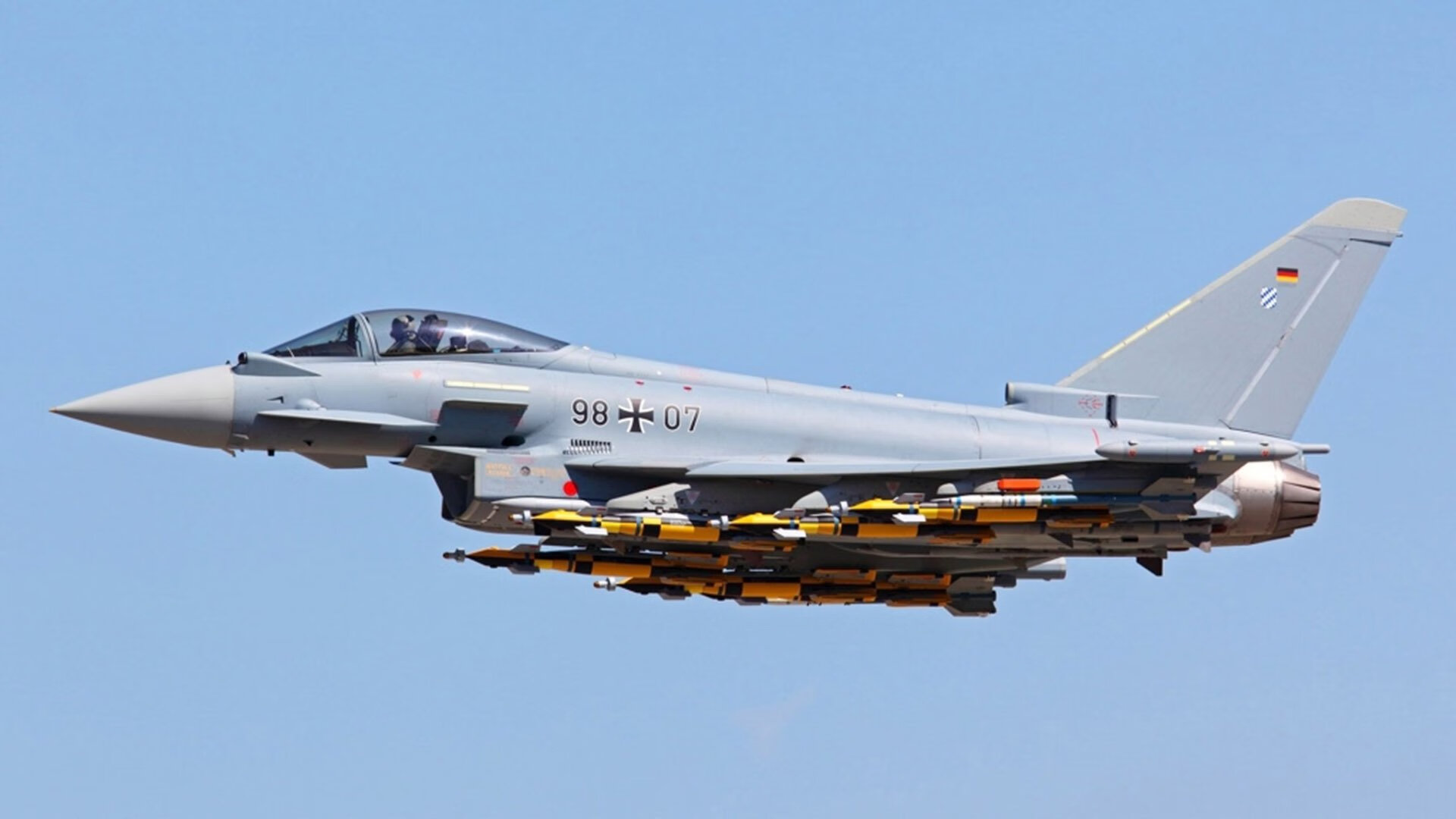 跨界对决，文班亚马爆发引领深圳队节奏掌控爵士