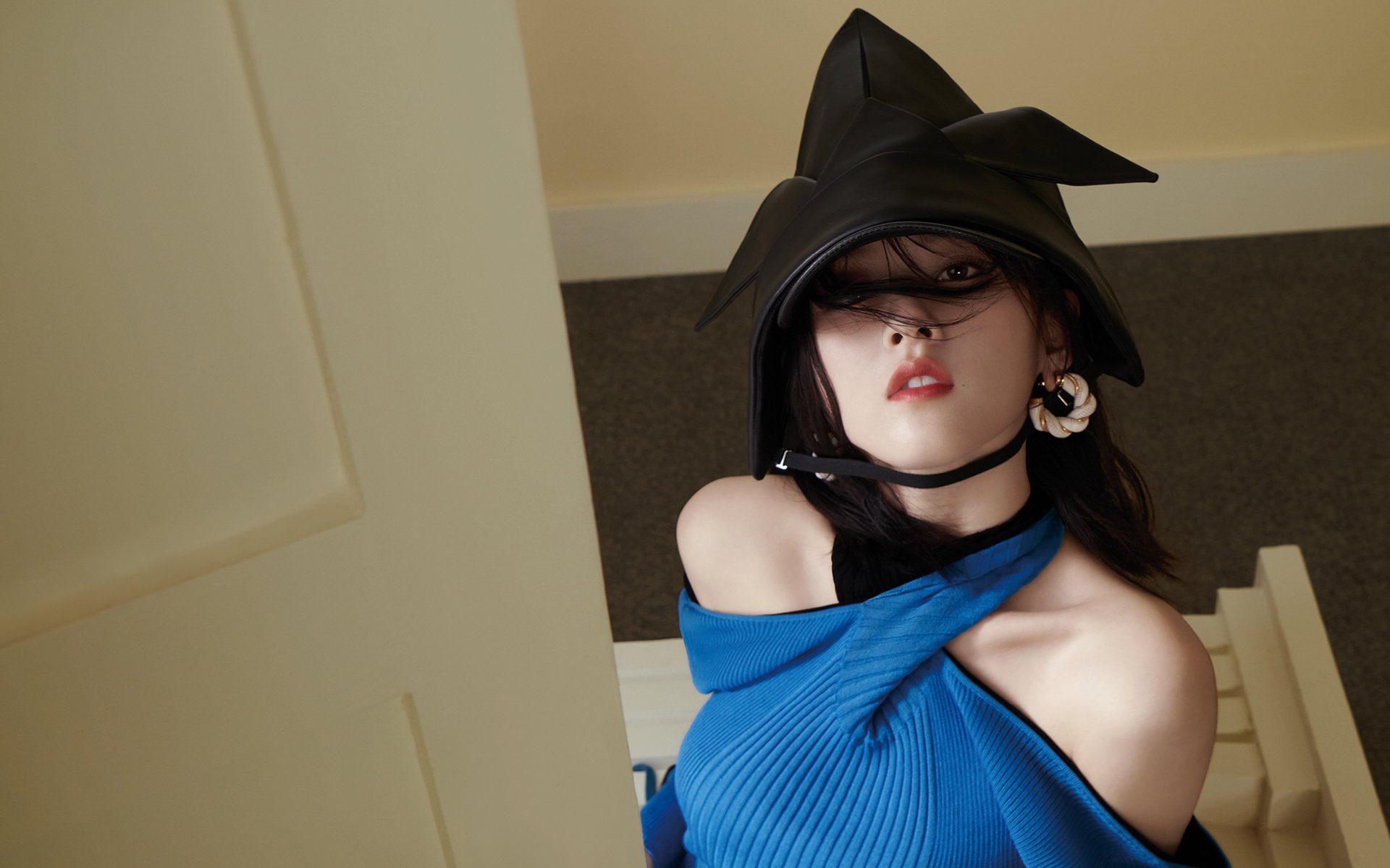 轰鸣的引擎与提前终结的悬念，当F1新赛季遇上浓眉的统治夜