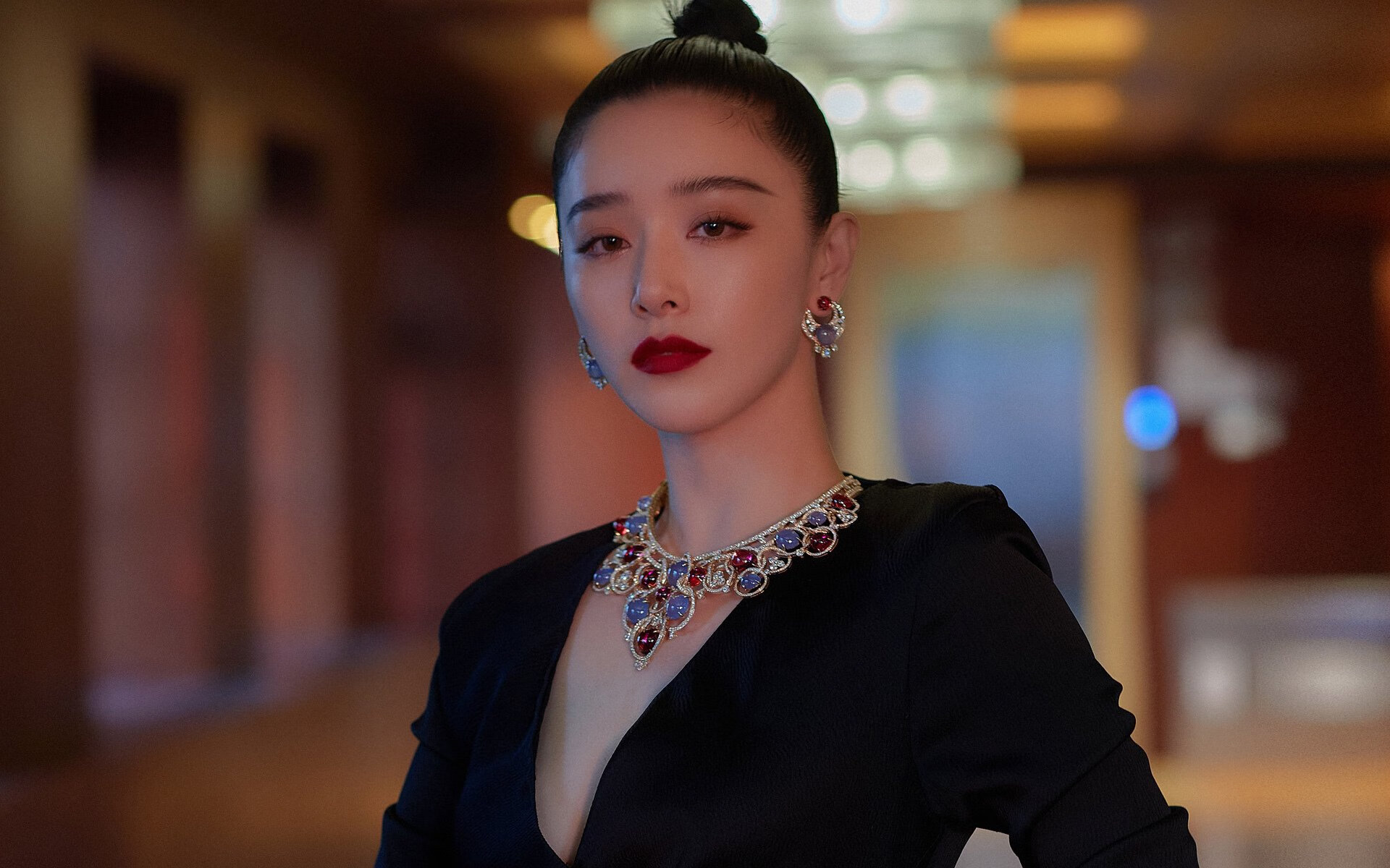 王座易主，福克斯单骑叫阵恩比德